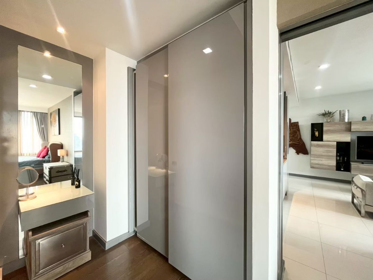 รูป M Silom คอนโดหรู Pet-Friendly ใจกลางสีลม วิวตึกมหานครแบบ Full View! 🏙️✨ - รูปที่ 6/16