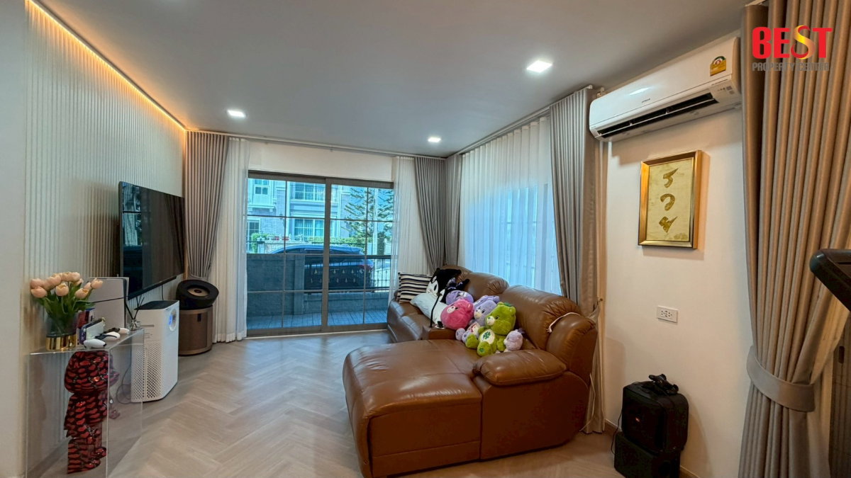 รูป ขาดทุนเป็นล้าน! ขายบ้านหลังมุม โครงการ โกลเด้นนีโอ 2 รามอินทรา-วงแหวน แต่งสวย สภาพนางฟ้า หิ้วกระเป๋าเข้าอยู่ได้เลย - รูปที่ 6/24