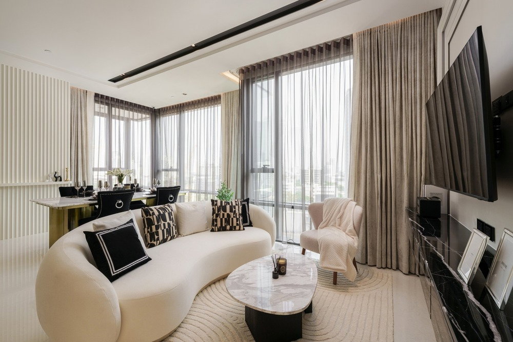 รูป เช่าด่วน ! The Bangkok Thonglor, 2 นอน, 2 น้ำ, ห้องมุม, ชั้นสูง11+, ห้องหายาก, ส่วนกลางอลังการ ! Code C20250500030 แต่งครบ, สไตล์โมเดิร์นหรูหรา - รูปที่ 2/9