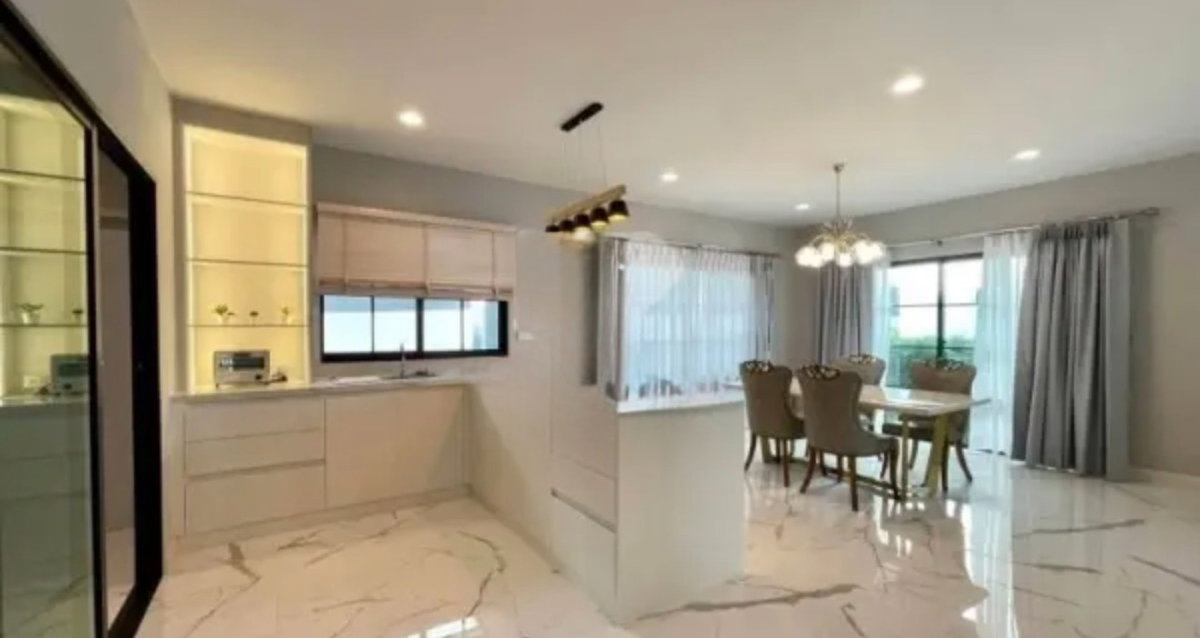 รูป LB050/ให้เช่าบ้านหรู Modern Classic ในโครงการเศรษฐสิริ บางนา – สุวรรณภูมิ ใกล้โรงเรียนนานาชาติ Verso ทำเล Private Zone - รูปที่ 3/10