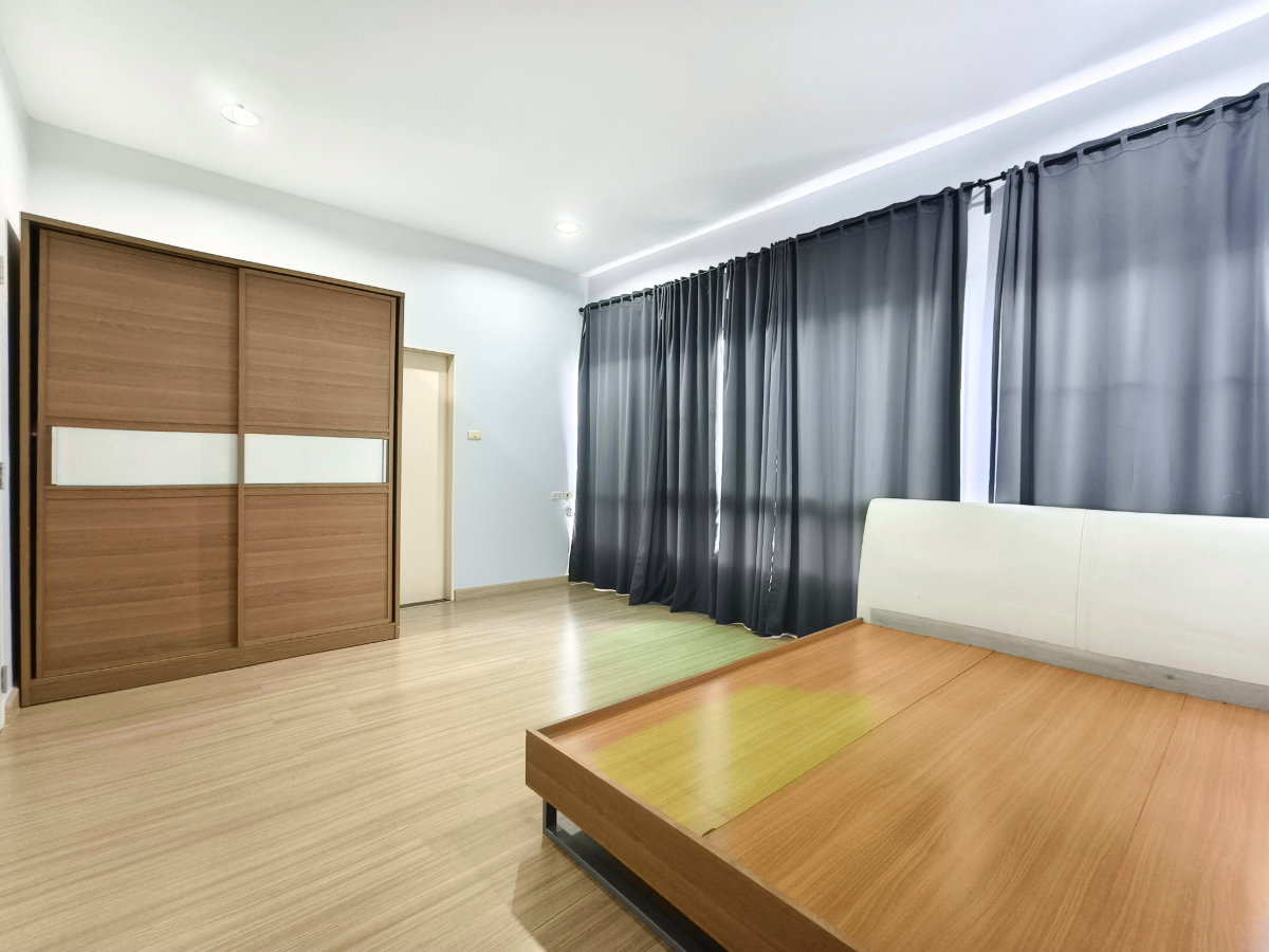 รูป ขาย บ้านเดี่ยว แปลงริม Parkway Aliv รามคำแหง (ปาร์คเวย์ชาเล่ต์ เฟสใหม่) ติดรถไฟฟ้า 3 ห้องนอน 3 ห้องน้ำ บ้านสวยไม่ต้องซ่อม พร้อมตกแต่ง - รูปที่ 9/17