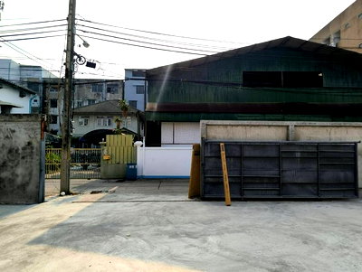 เช่าโรงงาน เขตสวนหลวง : HR3310ให้เช่าโกดังขนาดประมาณ 400 ตรม.สภาพดี ทำเลศักยภาพ ศรีนครินทร์ 24 - อ่อนนุช 39 เชื่อมต่อได้หลายเส้นทาง ใกล้รถไฟฟ้าสถานีกลันตัน