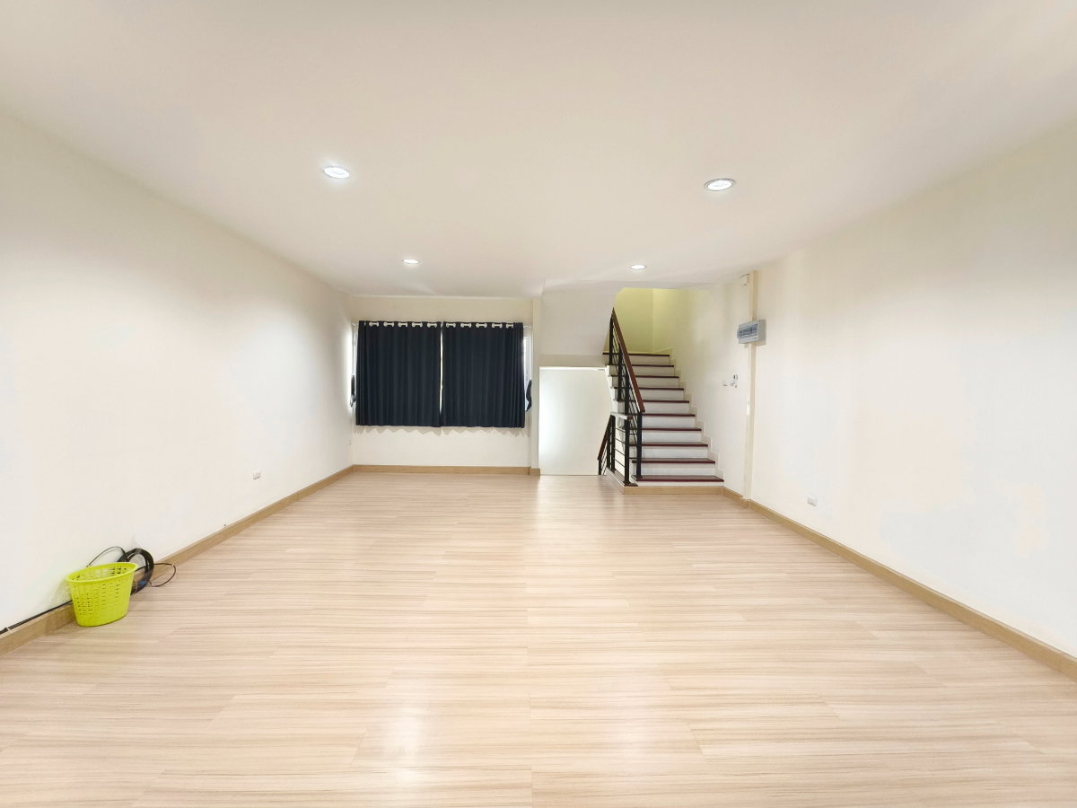 รูป ให้เช่า Home Office แปลงมุม ปรัชญา บิซโฮม อ่อนนุช-สุวรรณภูมิ ติดโรบินสันลาดกระบัง 3 ห้องนอน 3 ห้องน้ำ 2 ห้องโถงใหญ่ - รูปที่ 6/16