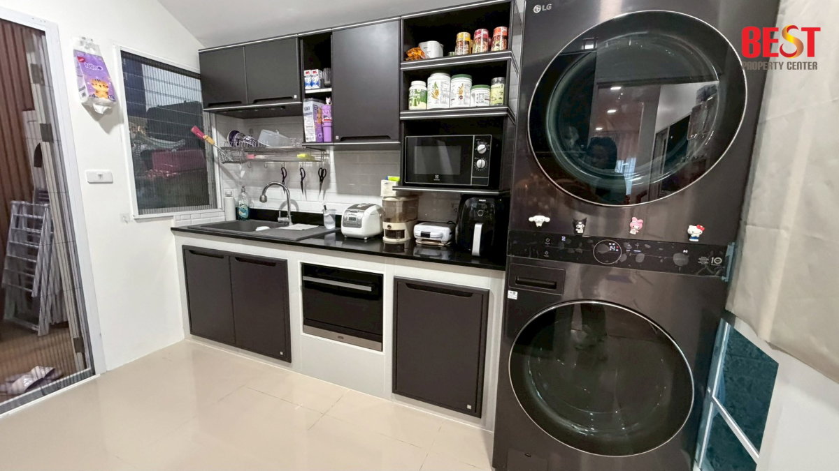 รูป ขาดทุนเป็นล้าน! ขายบ้านหลังมุม โครงการ โกลเด้นนีโอ 2 รามอินทรา-วงแหวน แต่งสวย สภาพนางฟ้า หิ้วกระเป๋าเข้าอยู่ได้เลย - รูปที่ 9/24