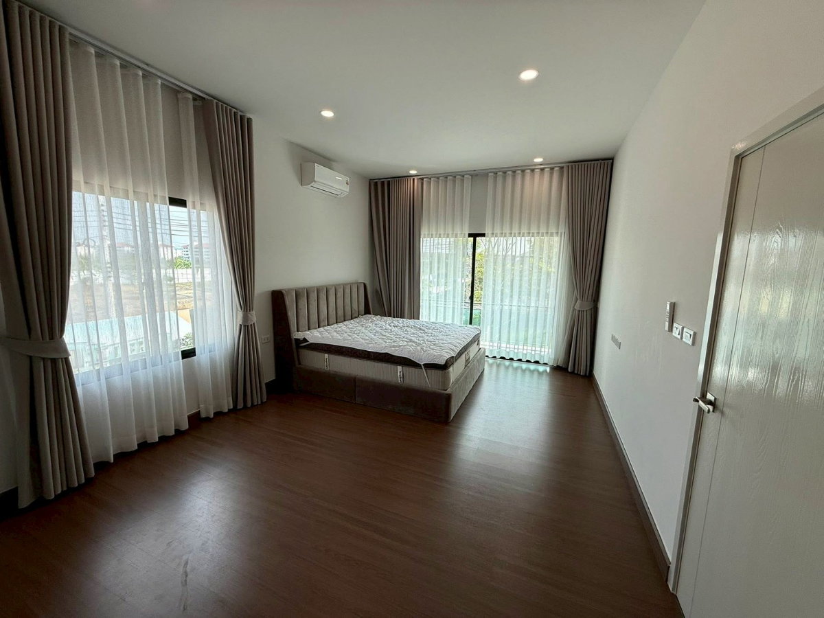 รูป 🏡✨ ปล่อยเช่าบ้านเดี่ยวหรู โครงการบริทาเนีย บางนา–ศรีวารี ซอยลาดกระบัง 54 4 ห้องนอน 5 ห้องน้ำ ติดสวนส่วนกลาง บรรยากาศส่วนตัวมาก 🌳 - รูปที่ 16/19