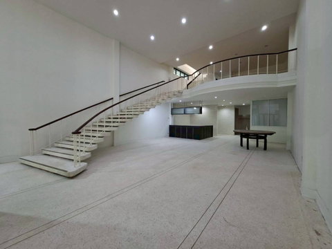 ให้เช่าทาวน์เฮ้าส์ 7 ชั้น ย่านสยาม บรรทัดทอง พร้อมอยู่ (N.1989)