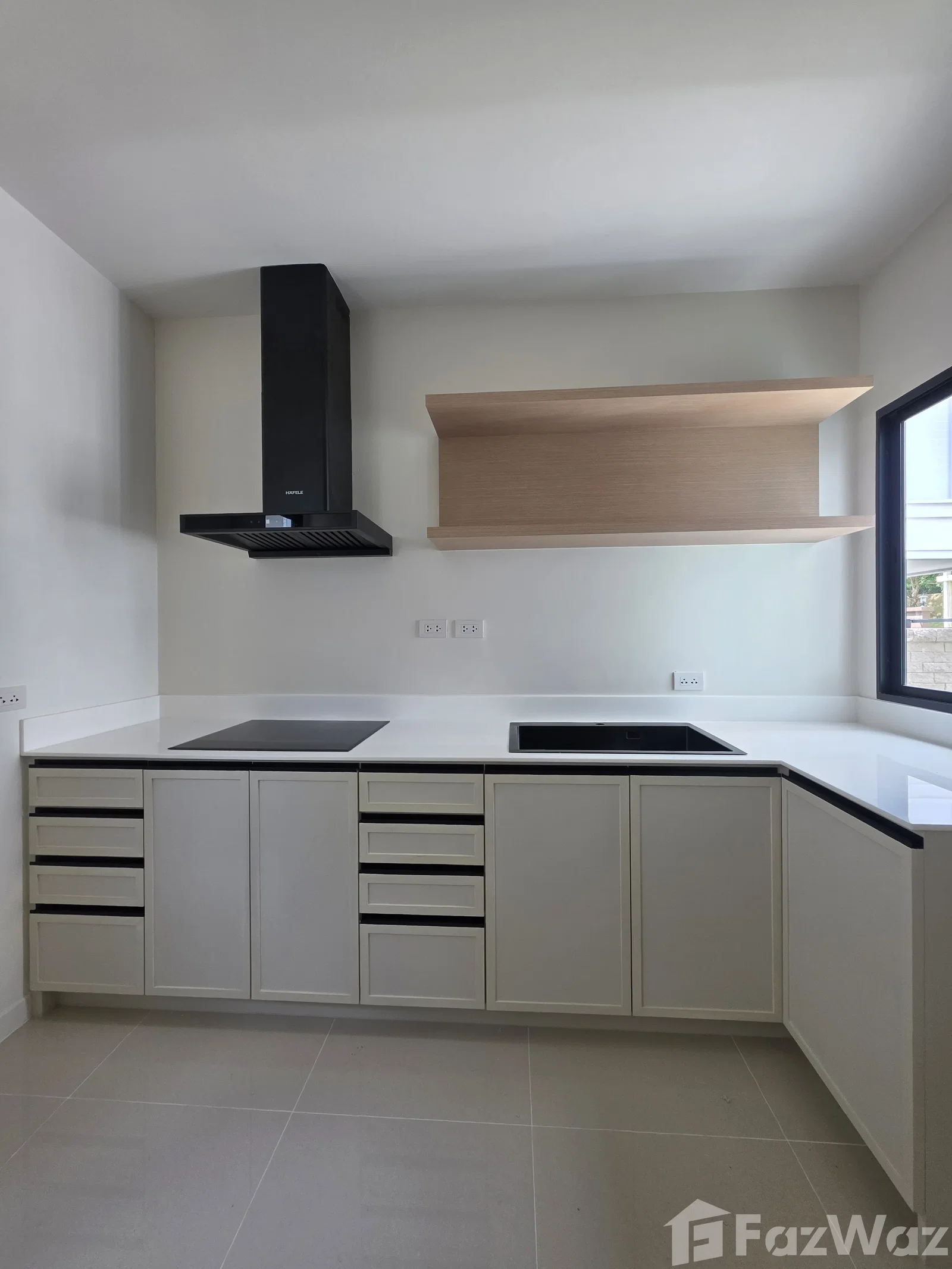 4-Bedroom Modern Luxury Living in the Hillside of Phuket 5649254