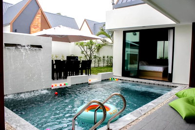 Houses for sale Toongklom-Taman Road : 3BR Pool Villa for Sale in East Pattaya, Peaceful Location