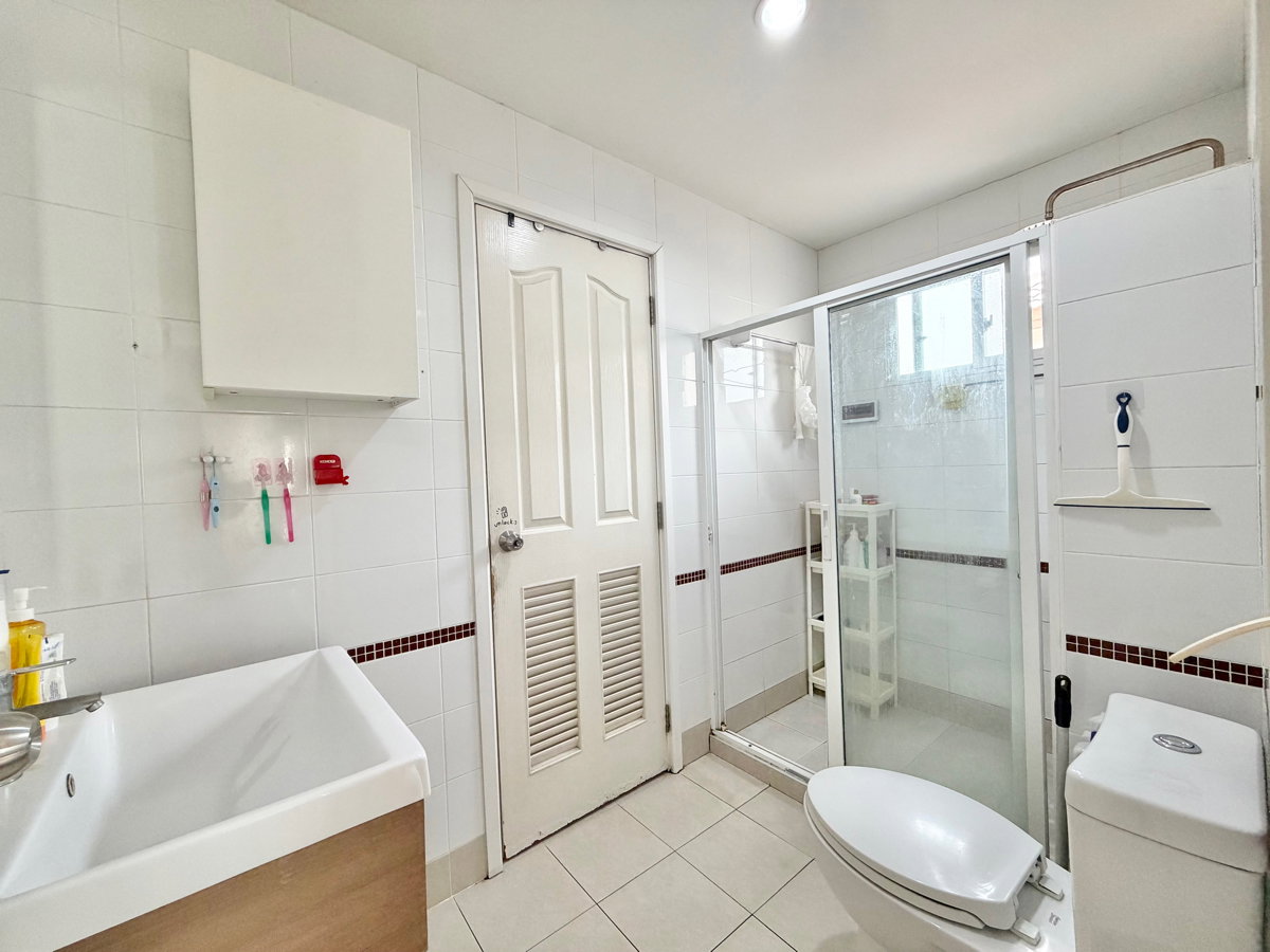 รูป ขายบ้าน Passorn Prestige ภัสสร เพรสทีจ พัฒนาการ 38 หลังมุม โซนส่วนตัว โครงการเงียบสงบ ทำเลศักยภาพ เดินทางสะดวก  เข้าออกได้ทั้งพัฒนาการ และอ่อนนุช - รูปที่ 27/34