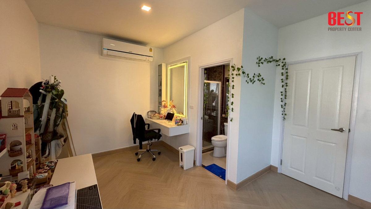 รูป ขาดทุนเป็นล้าน! ขายบ้านหลังมุม โครงการ โกลเด้นนีโอ 2 รามอินทรา-วงแหวน แต่งสวย สภาพนางฟ้า หิ้วกระเป๋าเข้าอยู่ได้เลย - รูปที่ 15/24