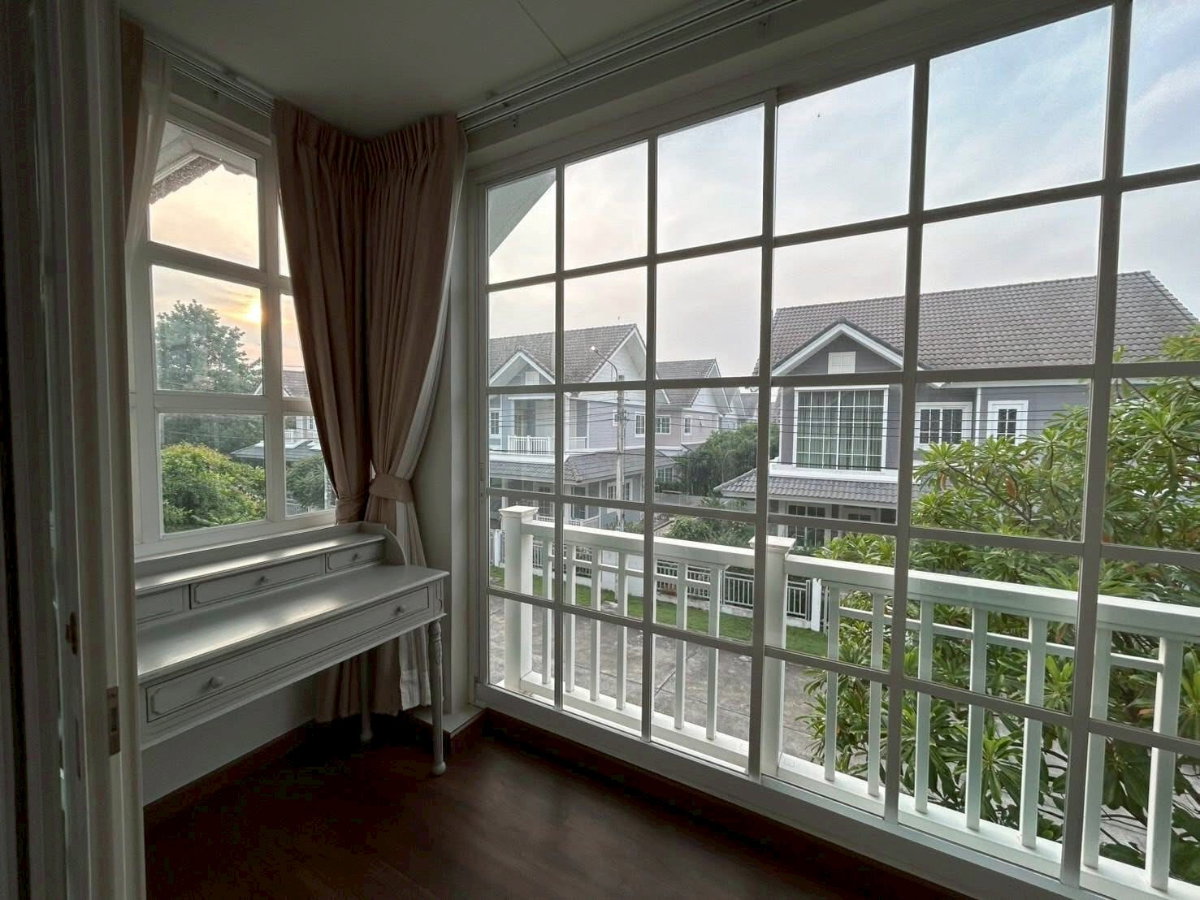 picture Burasiri Panyaintra - 12/17