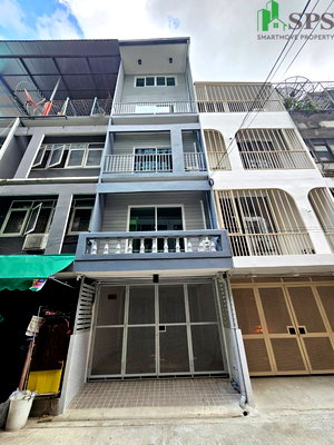 Shophouses for rent วิทยาลัยเซาธ์อีสท์บางกอก : Newly Renovated Commercial Building for Rent — Just 100 Meters from BTS Bang Chak (SPSP615) 