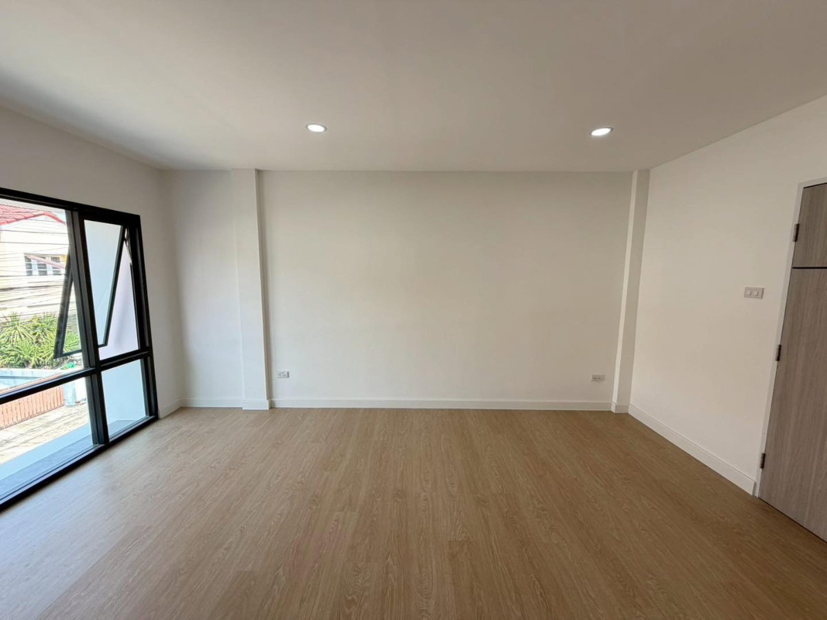 รูป 🏡✨ ขายทาวน์โฮม 2 ชั้น ย่านวัชรพล | ทำเลดี หลังตลาดถนอมมิตร ใกล้ทางด่วน ✨🏡 - รูปที่ 4/18