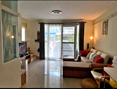 Townhouses for rent Thonburi Vocational College : For rent Gusto Sathorn-Takisn ready to move