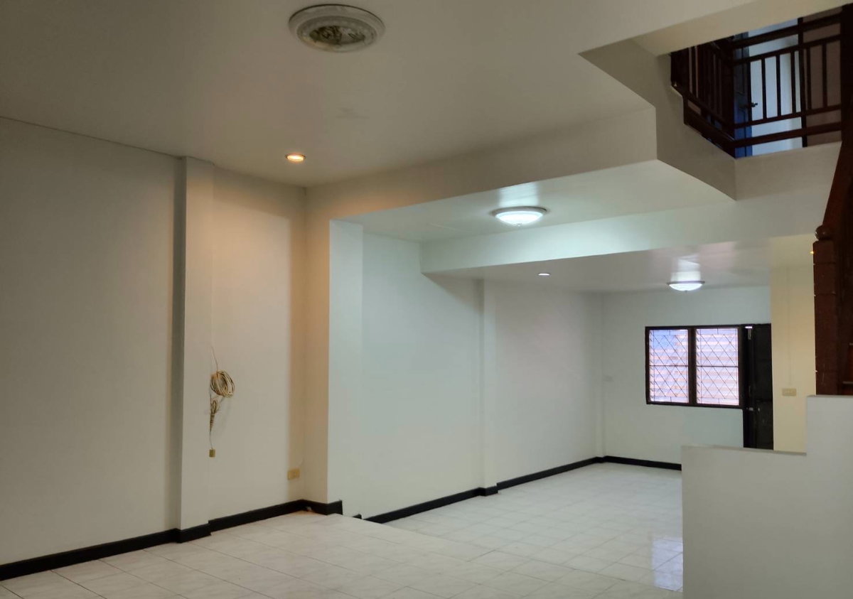 รูป #บ้านนี้อยู่แล้วรวย #ปรับปรุงใหม่ไฉไลกว่าเดิม ..เหมือนได้อยู่บ้านใหม่🏠ให้เช่า ทาวเฮ้าส์ 2 ชั้น หมู่บ้านรื่นฤดี ซ.รามคำแหง180 **งดนายหน้าค่ะ - รูปที่ 6/19