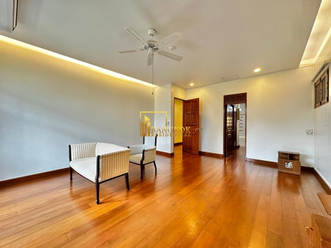 Spacious 3 Bedroom Townhouse in Thonglor Area - BR28044SH