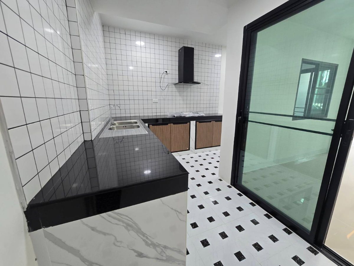 รูป ทาวน์เฮ้าส์ 3ชั้น ตกแต่งใหม่ ทำเลดี หมู่บ้านเมืองทรัพย์ธานี ซ.20 หลังมุมนอก ใกล้รถไฟฟ้า ซอยเลียบคลองสอง 25 คลองสามวา  - รูปที่ 16/36