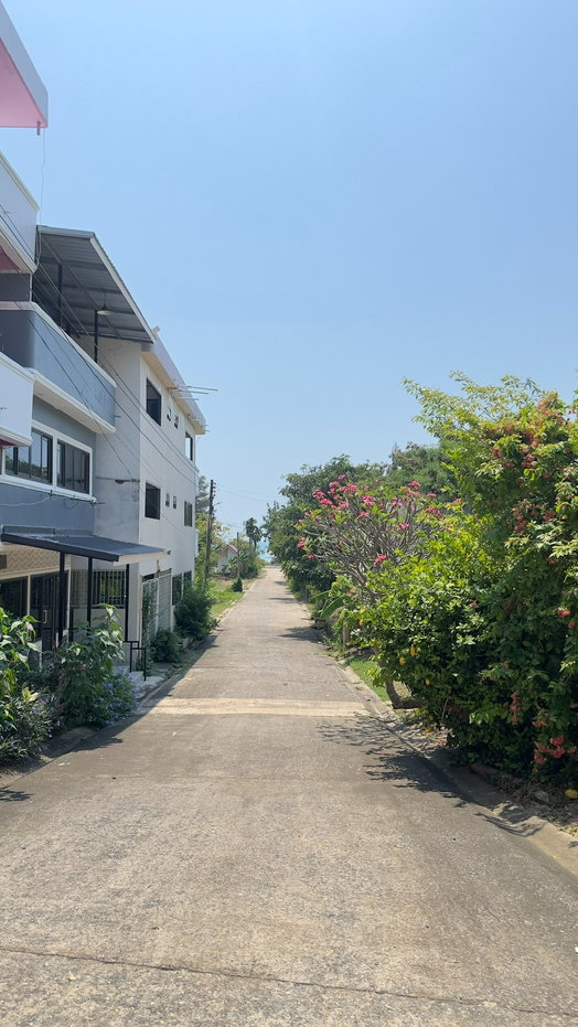 รูป ขาย ตึก 4 ชั้น วิวด้านหน้ามองเห็นทะเล ด้านหลังติดอุทยานเขาแหลมหญ้า ทำโฮเทล / Airbnb / Boutique Hotel - รูปที่ 4/4