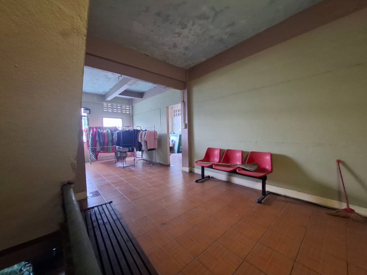 picture Four-story commercial building, Happyland. - 34/57