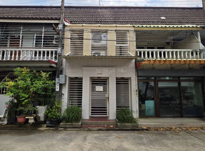 ขายทาวน์เฮาส์ 2 ชั้น ม.อมรพันธ์ 9 ซ.เสนานิคม 1 ลาดพร้าว ทำเลดี เดินทางสะดวก ใกล้BTS เสนานิคม