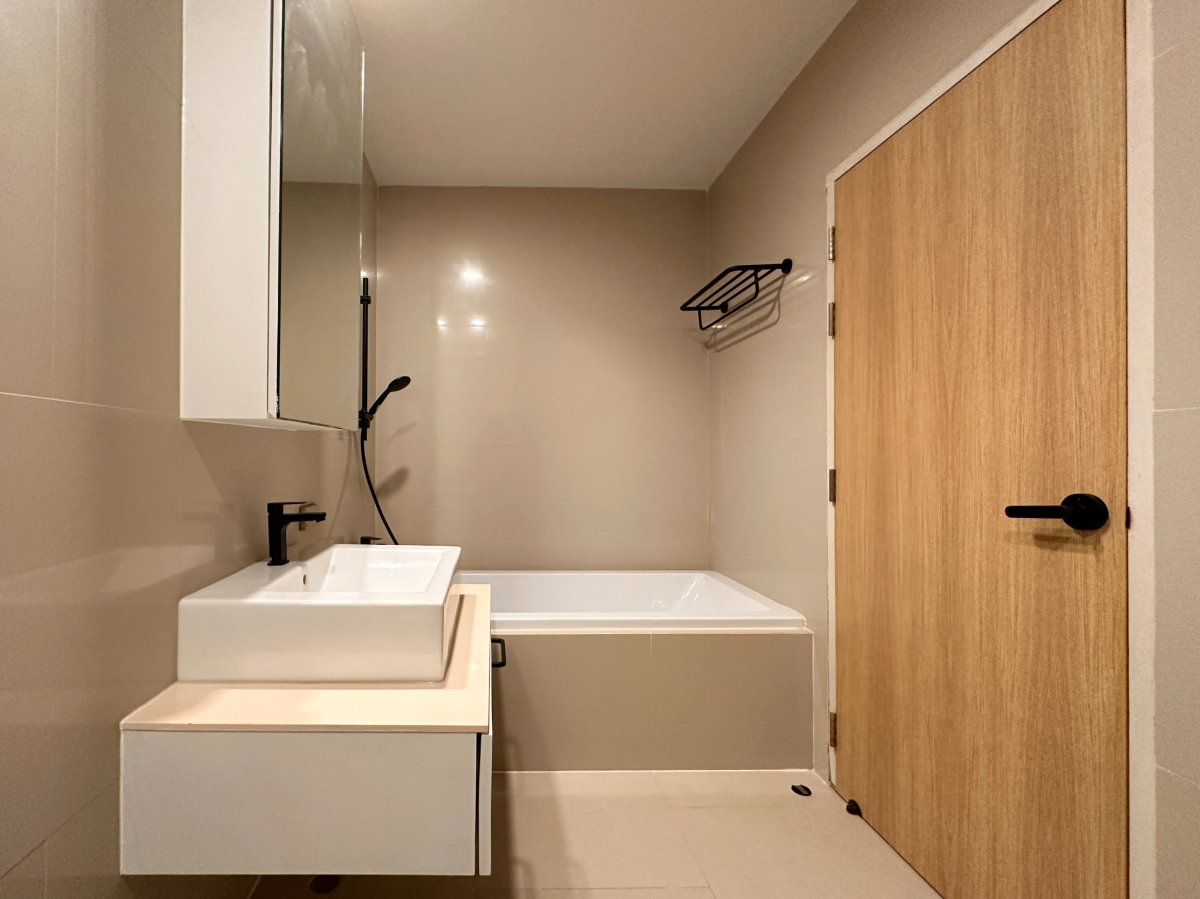 รูป ให้เช่าคอนโด ใกล้รถไฟฟ้า MRT พหลโยธิน และ BTS ห้าแยกลาดพร้าว : The Issara Ladprao : ติดถนนลาดพร้าว ใกล้ Central Ladprao และ Union Mall - รูปที่ 10/16