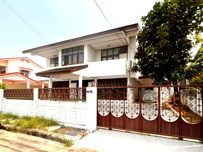 Houses for rent เกษตร : Single house for rent, Ratchatarinmai University, near Phahonyothin 59 BTS station. 
