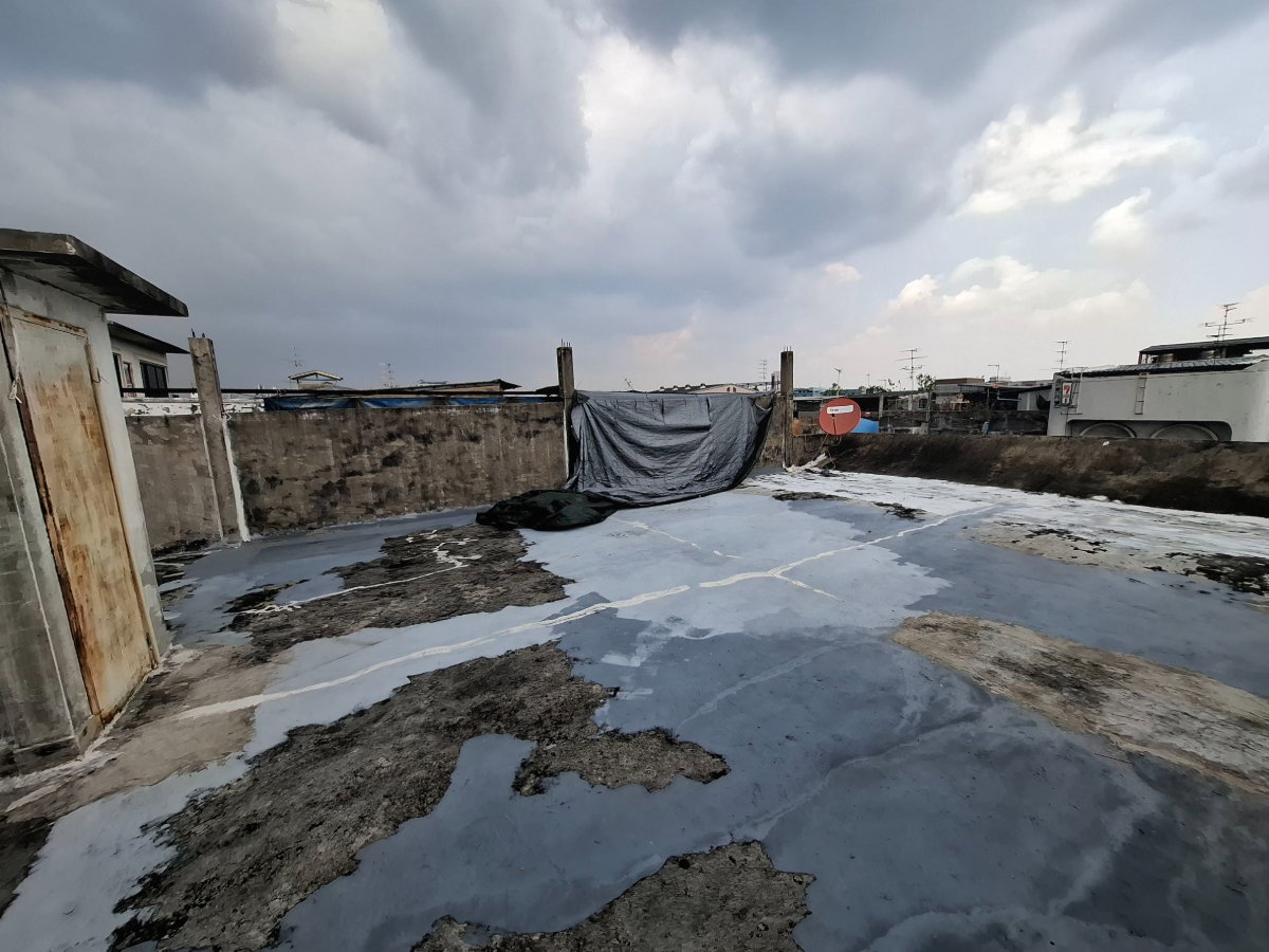 picture Four-story commercial building, Happyland. - 52/57