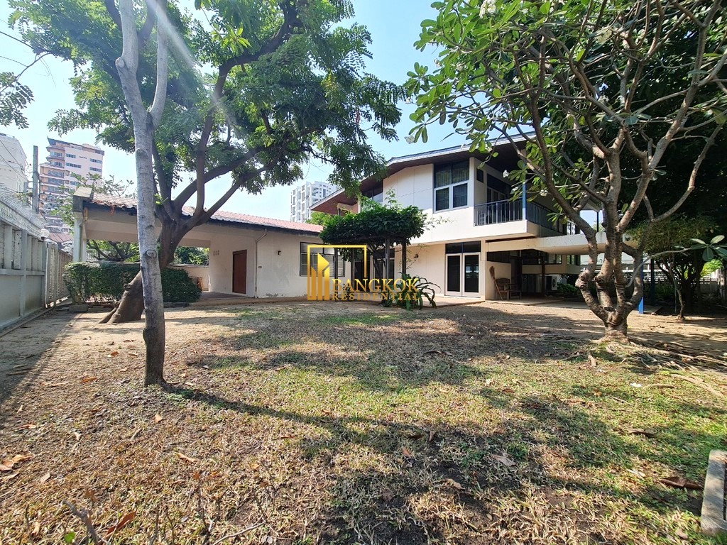 รูป Charming 3 Bedroom House For Rent in Nana - BR7742SH - รูปที่ 1/26