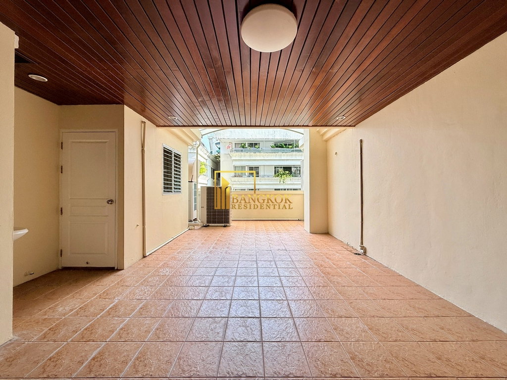 รูป Very Spacious 4 Bedroom Luxury Apartment in Phrom Phong - BR20691AP - รูปที่ 38/49