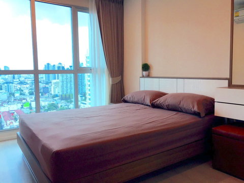 P-48024 วิวตระการตาใจกลางสาทร! 1 ห้องนอน ริทึ่ม สาทร-นราธิวาส 20,000 บาท Line Id: @easythaihome 085-592-2897