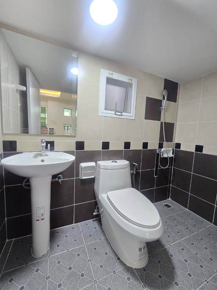 รูป บ้านแฝดสไตล์บ้านเดี่ยว หลังใหญ่ ต่อเติมเต็ม รีโนเวทใหม่ สวย พร้อมอยู่ ทำเลดีต้นโครงการ หมู่บ้านพนาสนธิ์วิลล่า ลำลูกกาคลอง4 ไสวประชาราษฎร์ - รูปที่ 17/35