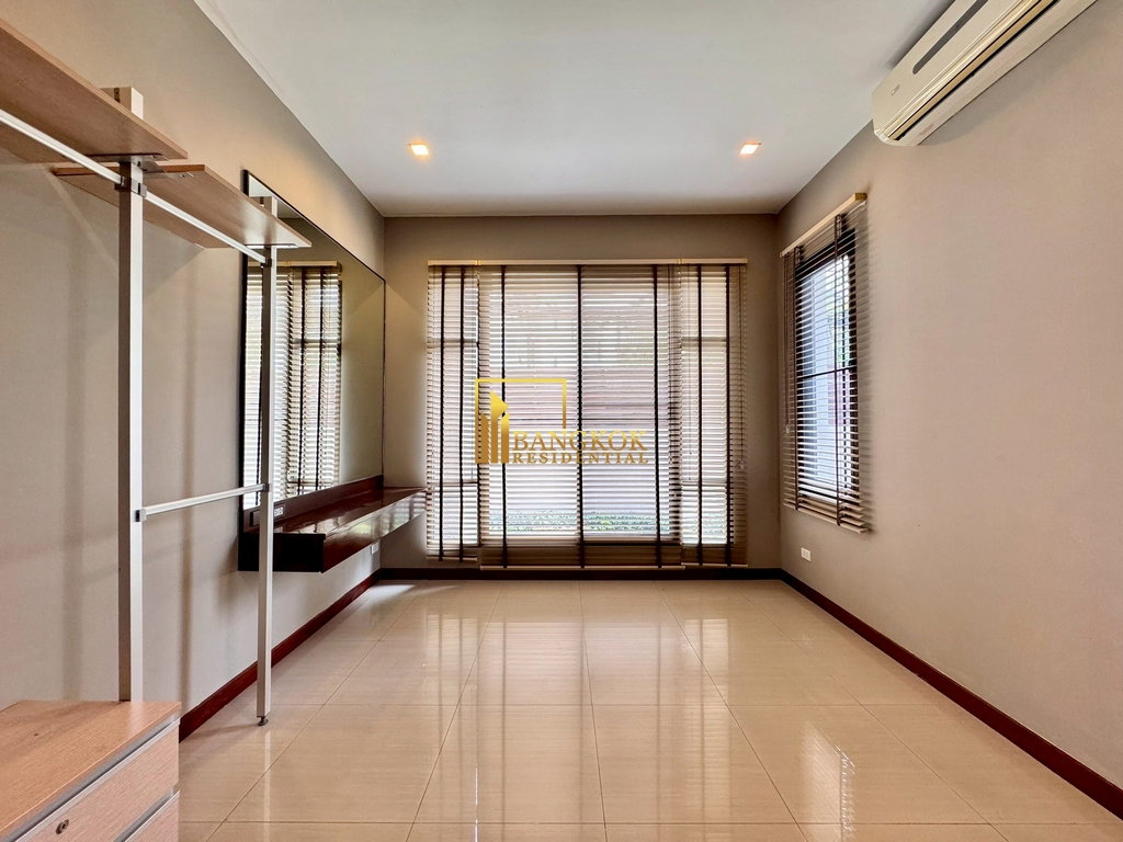 รูป Spacious 4 Bedroom Pool Villa for Rent in Sukhumvit 26 - BR28240SH - รูปที่ 24/57