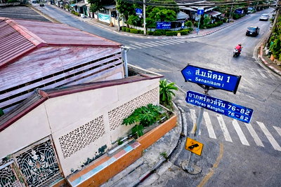 เช่าบ้านเดี่ยว ถนนลาดพร้าว : ใกล้ตลาดโชคชัย 4 800 ม. 70ตร.ว.เสนานิคม1 ลาดพร้าววังหิน76-82 บ้าน 3นอน 2 น้ำ โกดังให้เช่า 260ตร.ม. เดอะจัสวังหิน 1.4 กม. MRT ลาดพร้าว