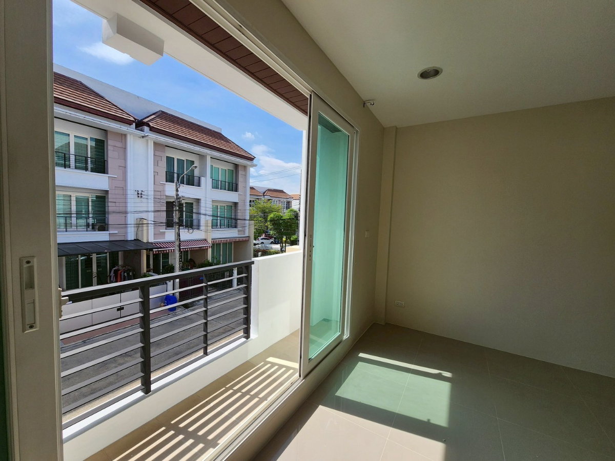 รูป 🏡 ปล่อยเช่า ทาวน์โฮม 3 ชั้น หมู่บ้านกลางเมือง S‑Sense พระราม9‑ลาดพร้าว 4 ห้องนอน 3 ห้องน้ำ บ้านตกแต่งใหม่ พร้อมเข้าอยู่ ทำเลเดินทางสะดวก ใกล้ MRT  - รูปที่ 17/20