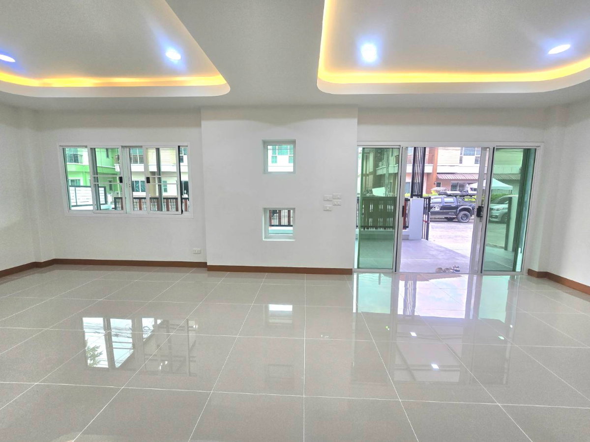 รูป บ้านแฝดสไตล์บ้านเดี่ยว หลังใหญ่ ต่อเติมเต็ม รีโนเวทใหม่ สวย พร้อมอยู่ ทำเลดีต้นโครงการ หมู่บ้านพนาสนธิ์วิลล่า ลำลูกกาคลอง4 ไสวประชาราษฎร์ - รูปที่ 11/35