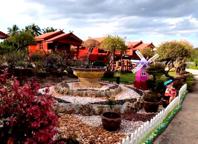ที่ดิน การไฟฟ้าส่วนภูมิภาคเชียงราย : ขายรีสอร์ทเรือนไทย สีคิ้วติดถนนคอนกรีต กว้าง 6 เมตร พร้อมอาคารสำนักงาน 1 หลัง  รีสอร์ท เรือนไทย 6 หลัง 
