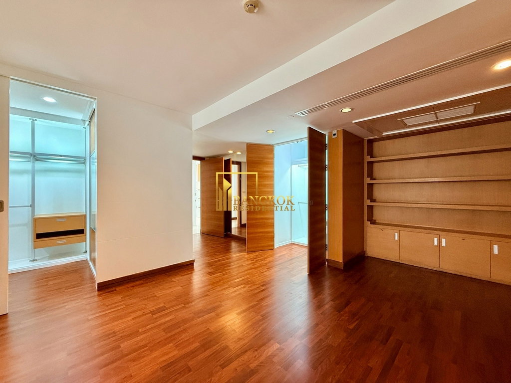 รูป Very Spacious 4 Bedroom Luxury Apartment in Phrom Phong - BR20691AP - รูปที่ 30/49