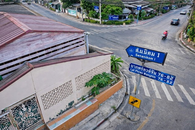 รูป เสนานิคม1 ลาดพร้าววังหิน76-82 บ้าน 3นอน 2 น้ำ โกดังให้เช่า ใกล้ตลาดโชคชัย 4 800 ม. 67ตร.ว. 260ตร.ม. เดอะจัสวังหิน 1.4 กม. MRT ลาดพร้าว - รูปที่ 2/8