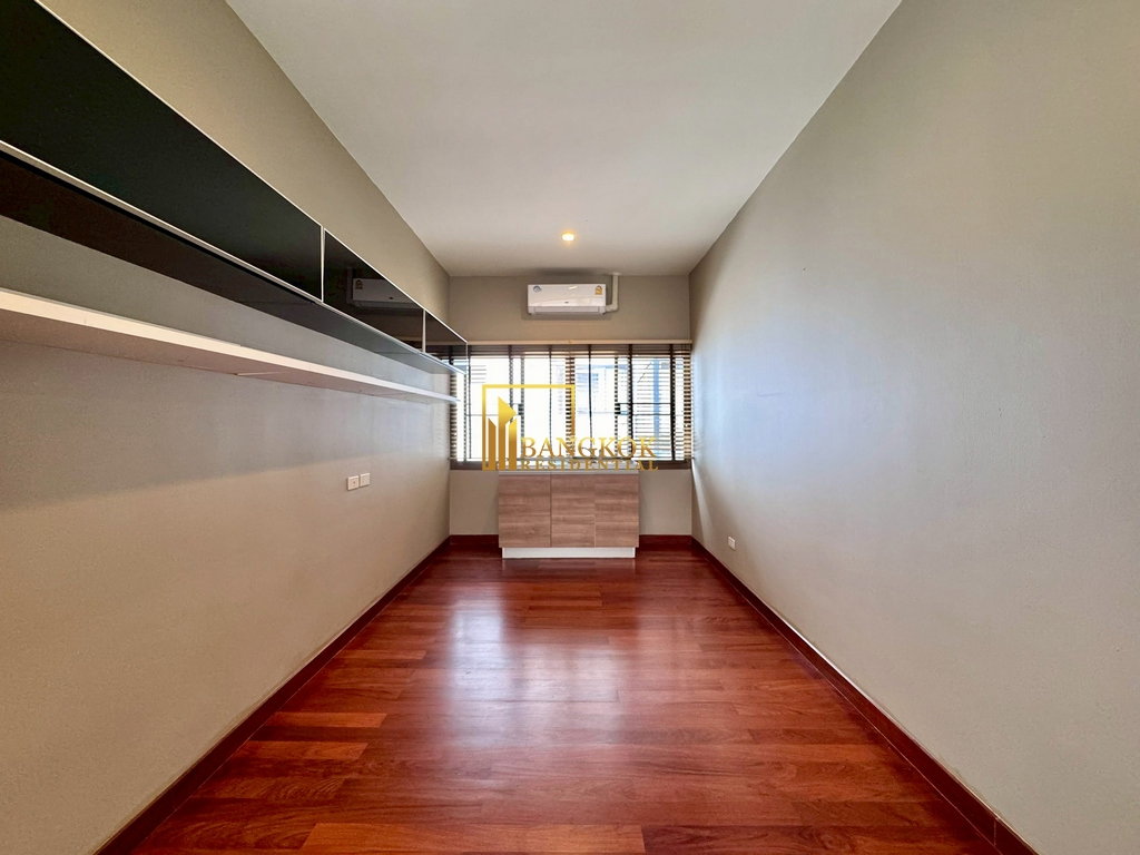 รูป Spacious 4 Bedroom Pool Villa for Rent in Sukhumvit 26 - BR28240SH - รูปที่ 42/57