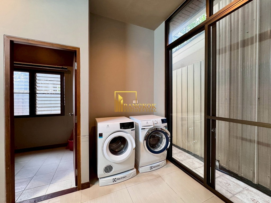 รูป Spacious 4 Bedroom Pool Villa for Rent in Sukhumvit 26 - BR28240SH - รูปที่ 54/57