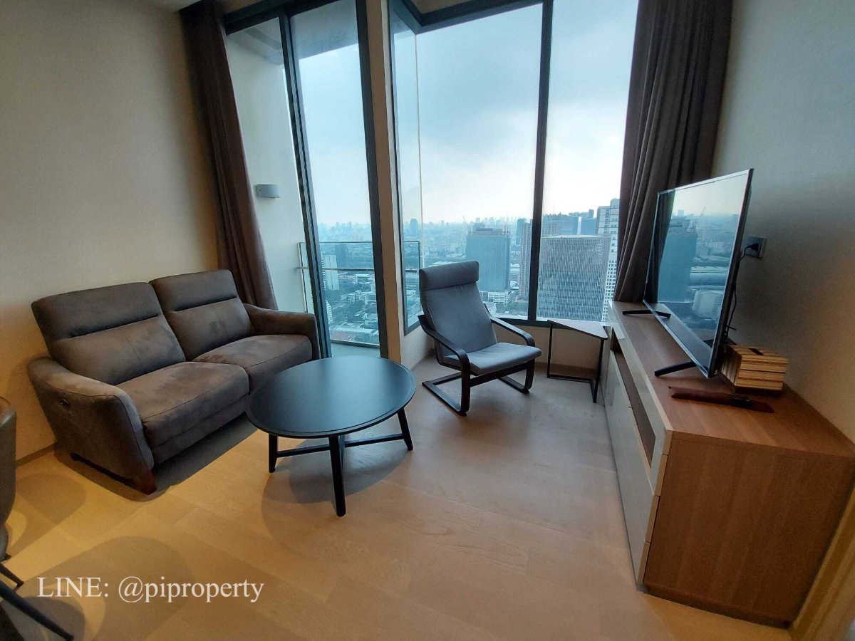 High floor great view 1 Bedroom unit for rent in the Esse Asoke. Fully furnished and ready to move in. Top location in Asoke with BTS and MRT systems.