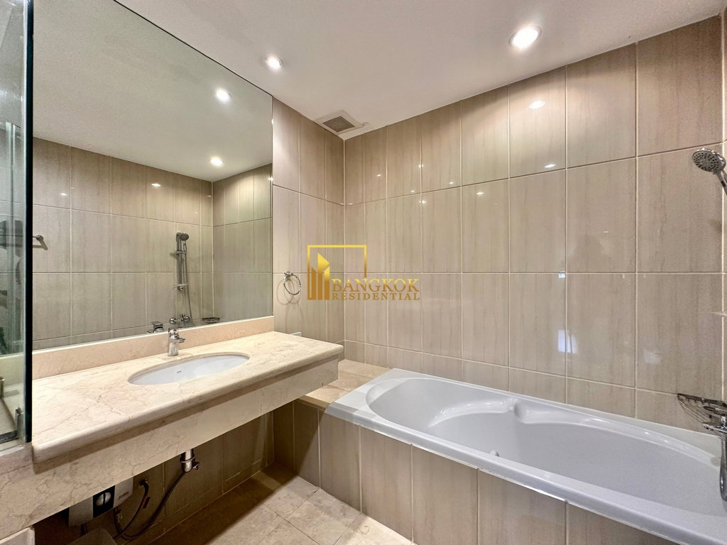 รูป Luxurious 3 Bedroom Apartment For Rent in Ratchadamri - BR21135AP - รูปที่ 18/39
