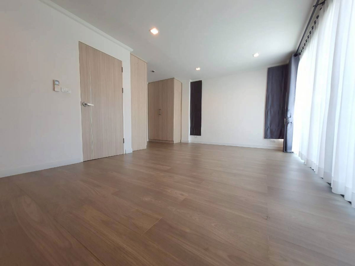 รูป ขายบ้านแฝด 3 ชั้นสไตล์โมเดิร์นสุดหรู - SUPALAI ESSENCE ลาดพร้าว 107 - รูปที่ 38/44