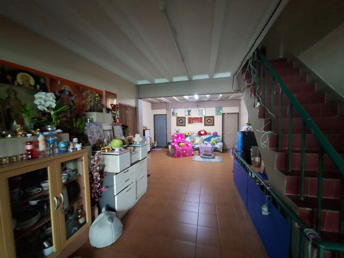 picture Four-story commercial building, Happyland. - 42/57
