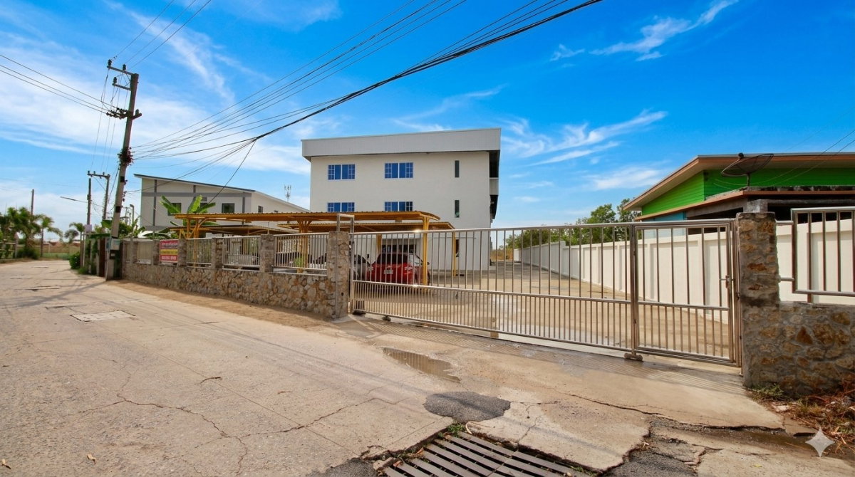 รูป ขายโกดังใหม่พร้อมสำนักงาน 3 ชั้น เนื้อที่ 2 ไร่ ศรีราชา ชลบุรี ใกล้นิคมปิ่นทอง 2 กม - รูปที่ 2/30