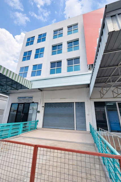 รูป ถนนลาดพร้าว 115-119 เดอะมอลล์ บางกะปิ 450 ม. อาคารพาณิชย์ 3.5ชั้น ให้เช่า 2-3นอน 3ห้องน้ำ ตลาดตะวันนา 450ม. แฮปปี้แลนด์ 600ม. คลินิก - รูปที่ 1/8