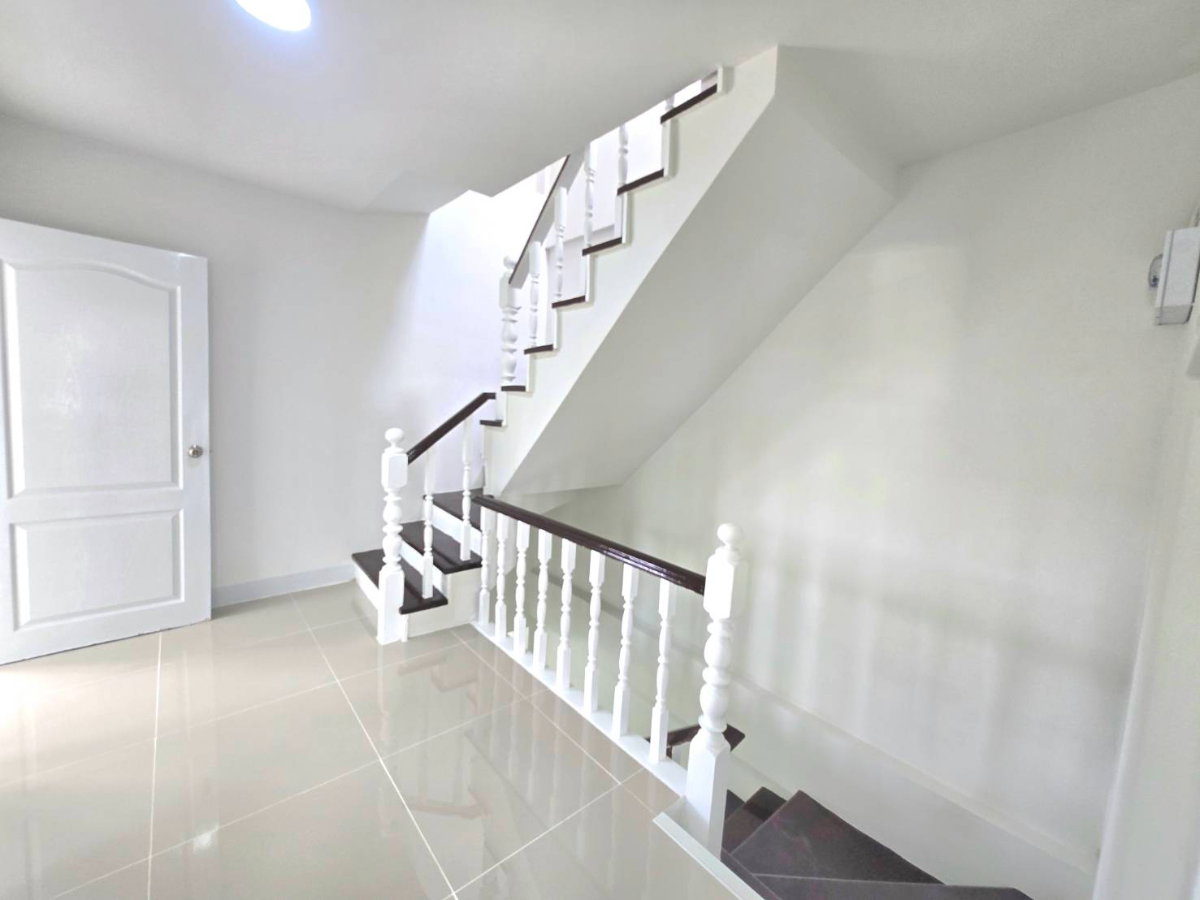 รูป ทาวน์เฮ้าส์ 3ชั้น ตกแต่งใหม่ ทำเลดี หมู่บ้านเมืองทรัพย์ธานี ซ.20 หลังมุมนอก ใกล้รถไฟฟ้า ซอยเลียบคลองสอง 25 คลองสามวา  - รูปที่ 27/36