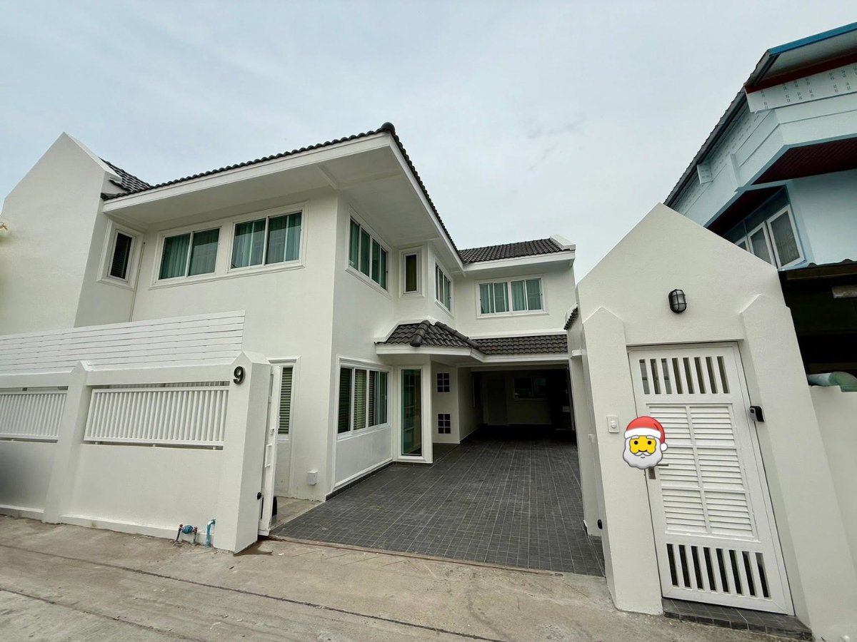 รูป 🏡 บ้านเดี่ยวรีโนเวทใหม่ ให้เช่า ย่านหัวหมาก 9 3 ห้องนอน 5 ห้องน้ำทำเลเงียบ สงบ เป็นส่วนตัว 🚫 ไม่รับจดทะเบียนบริษัท 💰 ค่าเช่า 65,000 บาท / เดือน - รูปที่ 1/17