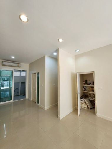4-bed townhouse for rent, 20 sq wah, Baan Klang Muang S-Sense Rama 9 - Ladprao