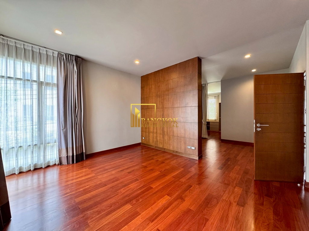 รูป Spacious 4 Bedroom Pool Villa for Rent in Sukhumvit 26 - BR28240SH - รูปที่ 32/57